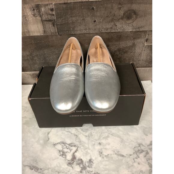 Vionic Womens 7.5W Silver Leather Willa II Slip On Loafers Comfort Casual LB7-24 - Picture 2 of 12